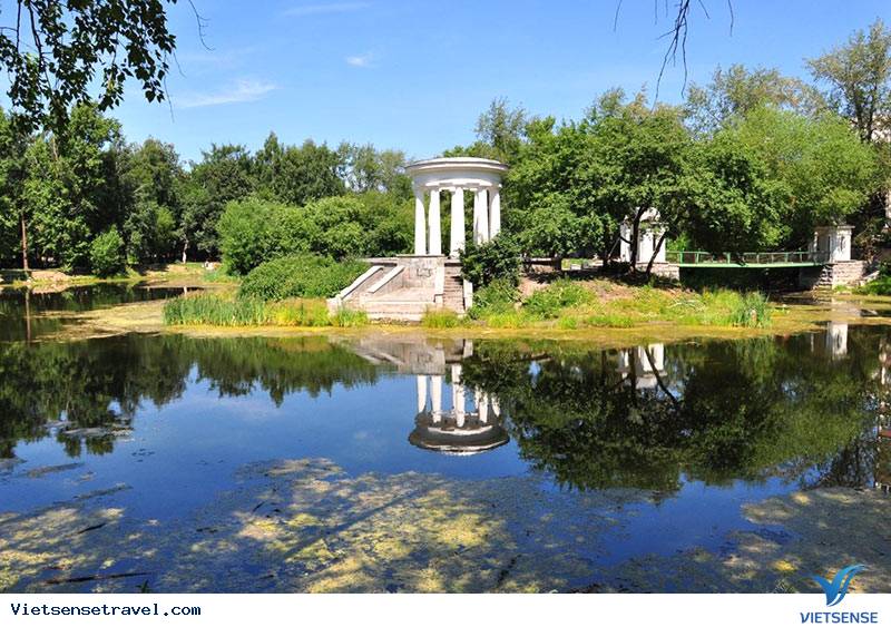 Khu vườn kiểu Anh tại Dinh thự Kharitonovs